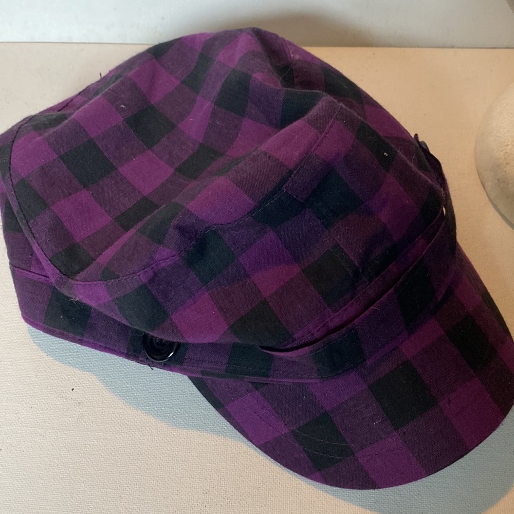 NWOT Four Women’s Caps - Picture 6 of 10